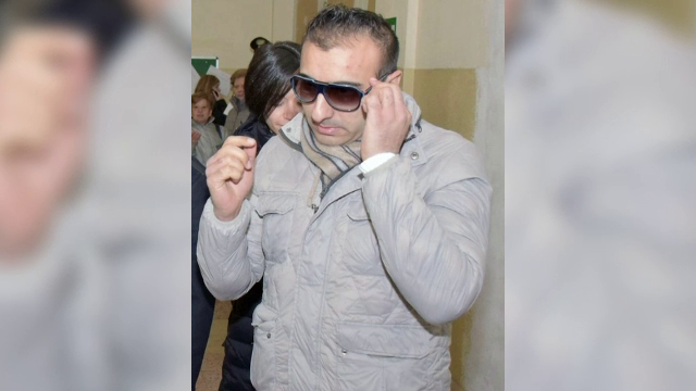 Un român care șantaja un preot din Italia, cu filmulețe în care întreținea relații sexuale cu minori, a fost arestat