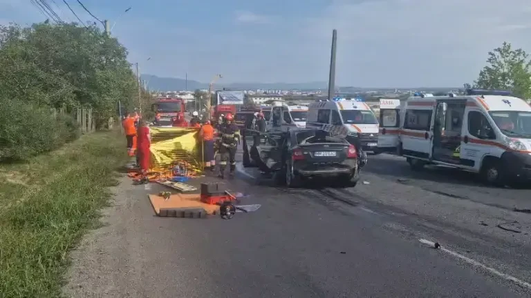Un polițist și fiul său de 14 ani au murit într-un accident rutier, în Maramureș. Bărbatul își luase copilul de la școală