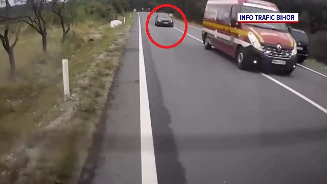 Șoferul din Bihor care a profitat de culoarul liber creat de două ambulanțe aflate în misiune a rămas fără permis