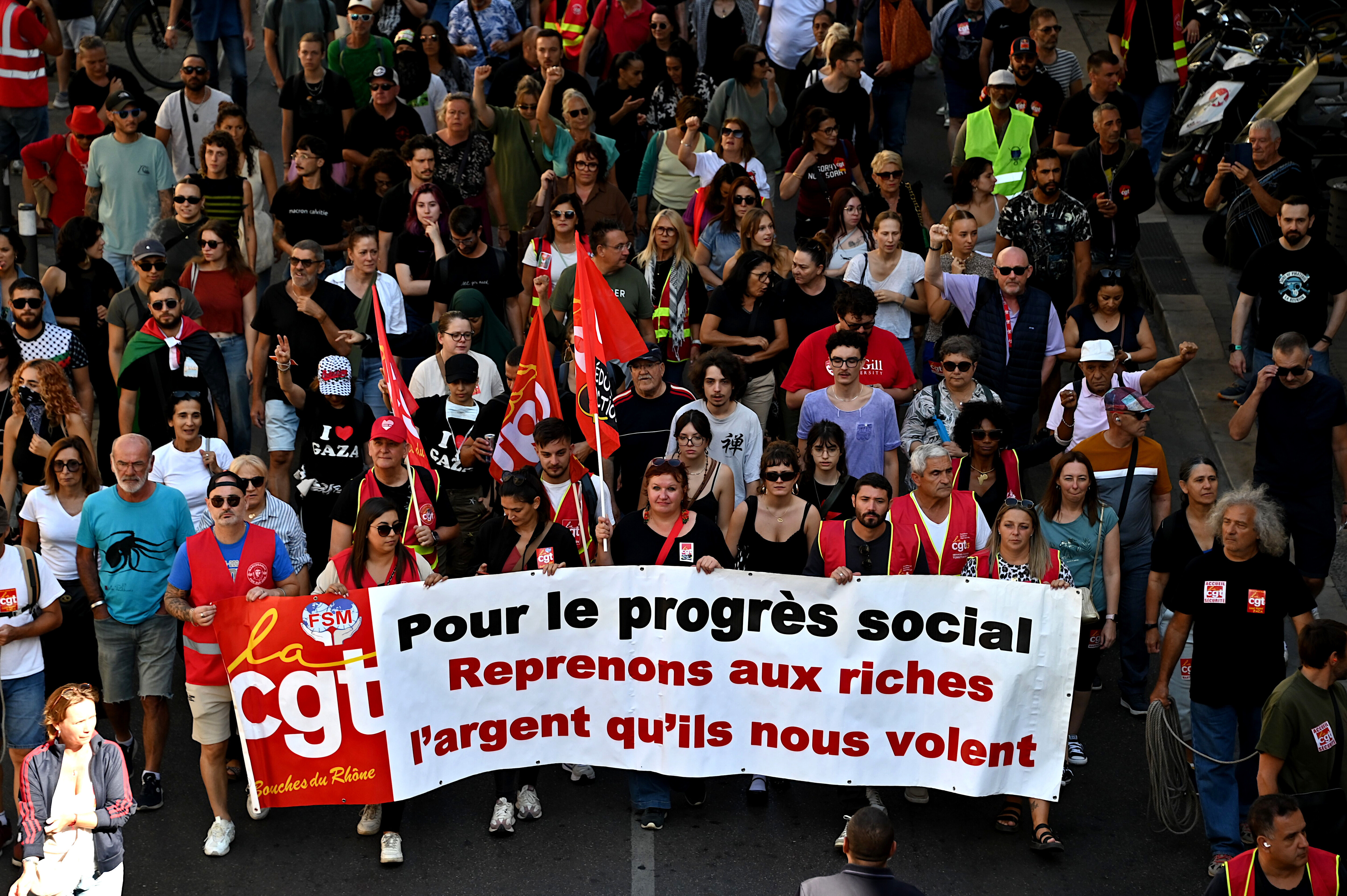 Proteste violente în Franța. Mișcarea „Blocăm tot” a adunat 200.000 de oameni, dar planul a eșuat. Sute de persoane reținute