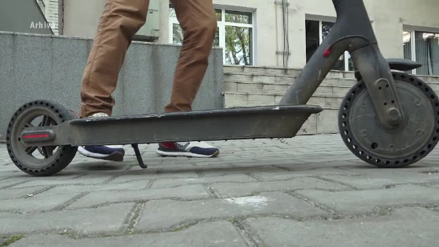 Bărbatul din Sibiu care a căzut cu trotineta electrică este în stare gravă. Nu purta cască de protecție