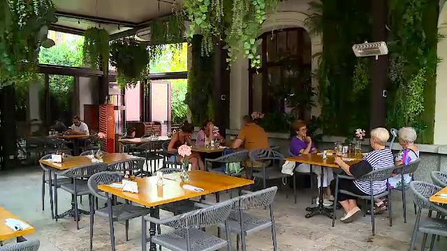 Patronii de restaurante se plâng de notele în scădere. Porții mai mici, prețuri mai mari: 50 lei pe 3 mici și 45 lei o omletă