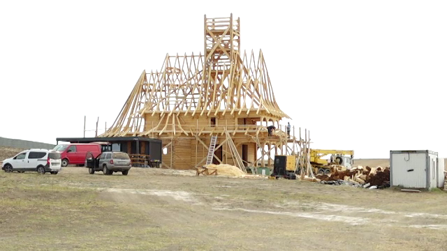 Biserica ridicată de Gigi Becali în Techirghiol, fără avize, ar afecta mediul. Becali: Când e liturghie vin fluturi și păsări