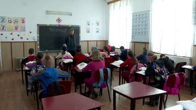 Profesorii români se plâng de salarii, dar au un program mult mai lejer față de alte state. Doar bulgarii lucrează mai puțin