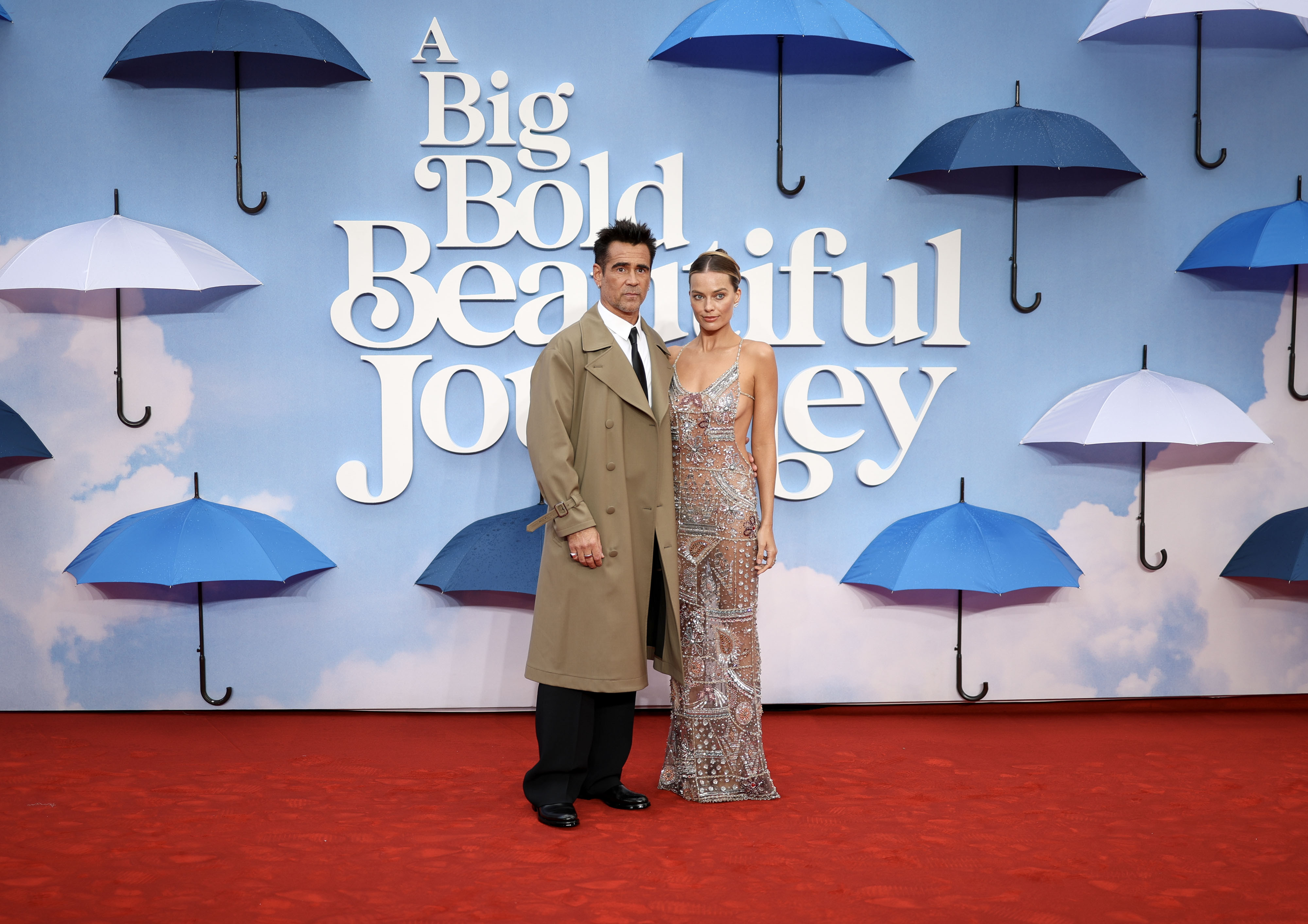 Margot Robbie, imposibil de ignorat pe covorul roșu. Ținuta îndrăzneață purtată de actriță. GALERIE FOTO