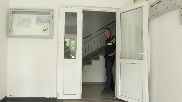 Tâlharul binevoitor, la Galați. A ajutat o bătrână să urce cu cumpărăturile, apoi i-a smuls cerceii din ureche