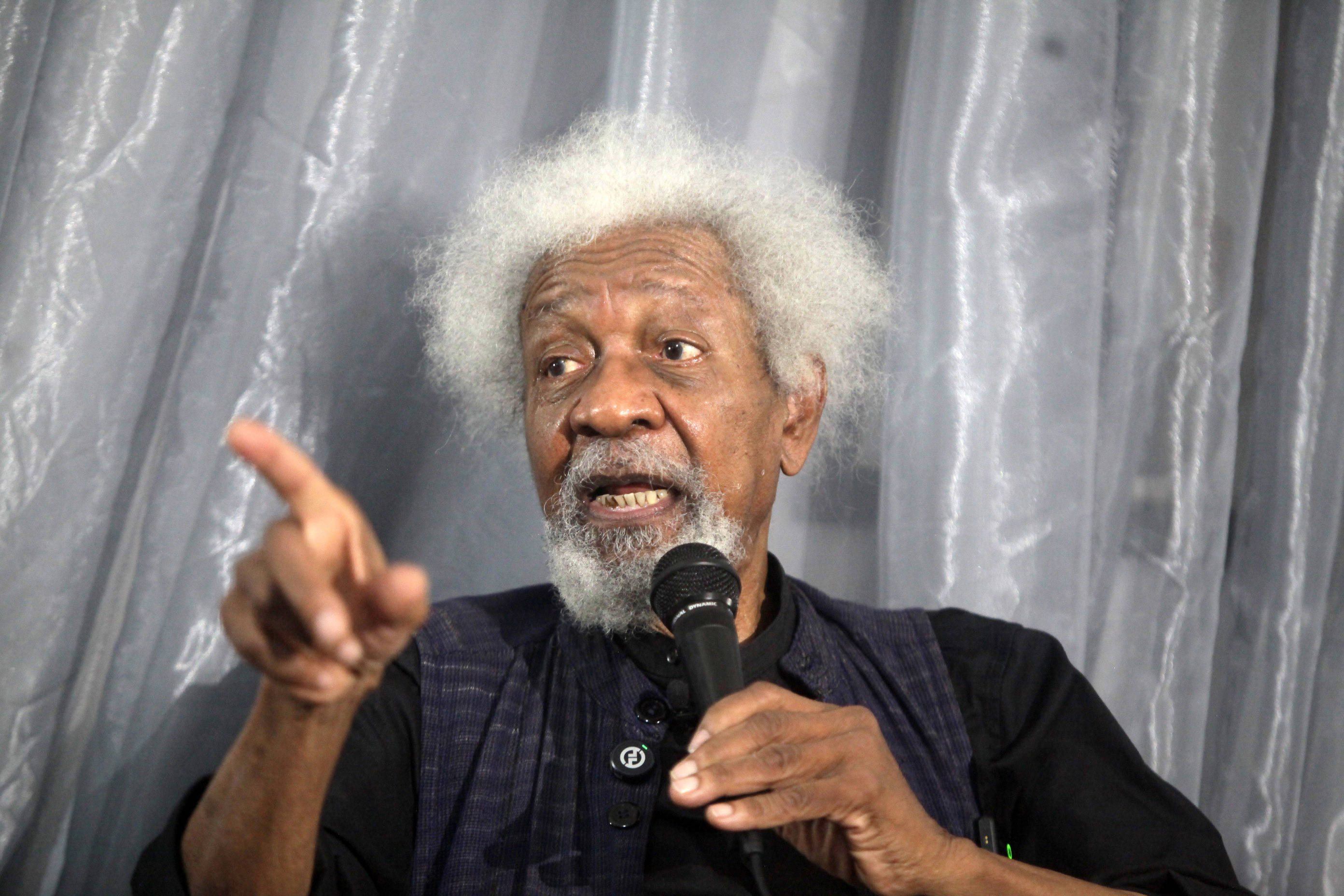 „Răpit și jefuit în România”. Laureatul Nobel Wole Soyinka a povestit experiența traumatizantă cu un taximetrist din aeroport