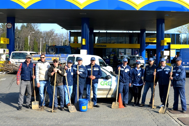 După mai bine de 20 de ani de la privatizare foștii angajați ai Petrom încă nu și-au primit acțiunile promise - Analiză