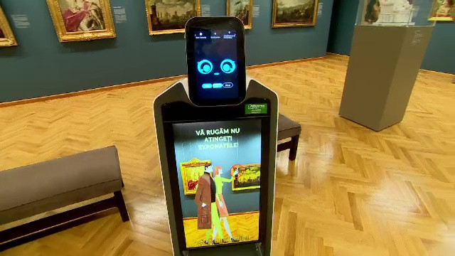 La Palatul Culturii din Iași funcționează primul robot supraveghetor de muzeu din România. Vizitatorii îi ascultă ”ordinele”
