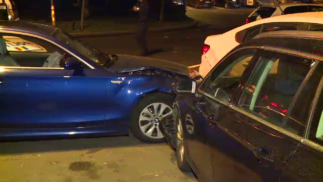 Un șofer beat a izbit violent trei mașini parcate pe o stradă din București, în timp ce fugea de poliție. Ce alcoolemie avea