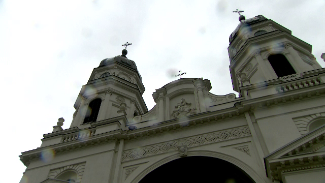 Un preot din Neamț și-a lovit partenera și pe fiul lor de 17 ani, după ce s-au luat la ceartă. A fost deschis un dosar penal