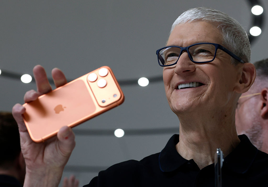 Tim Cook, iPhone