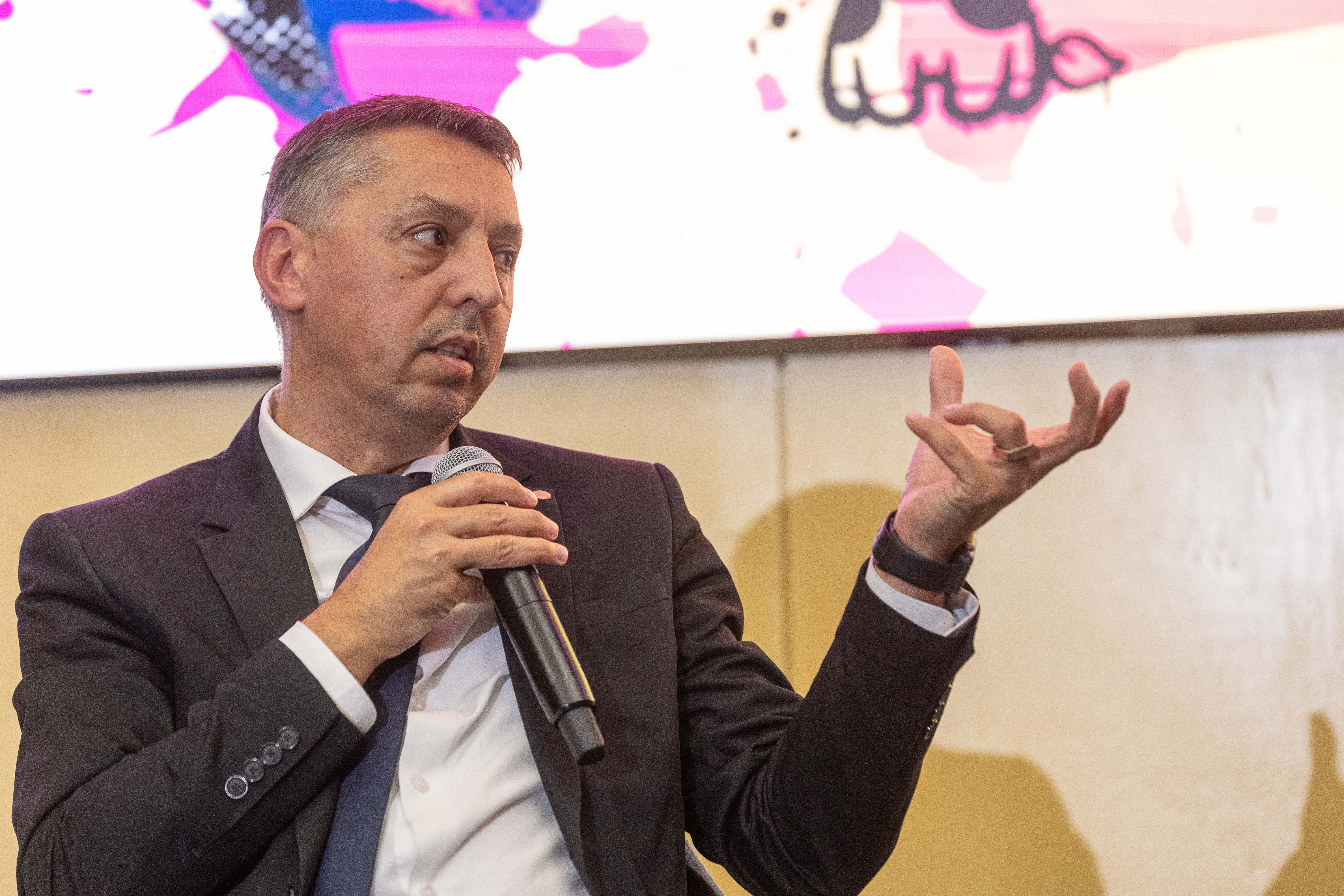 David: Temele pentru acasă au devenit o corvoadă. Ministrul Educației va semna două ordine care vor intra în vigoare imediat