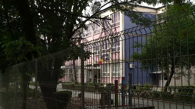 Profesor din Craiova, arestat după ce ar fi violat o elevă de 16 ani luni de zile. Fata a povestit calvarul colegilor