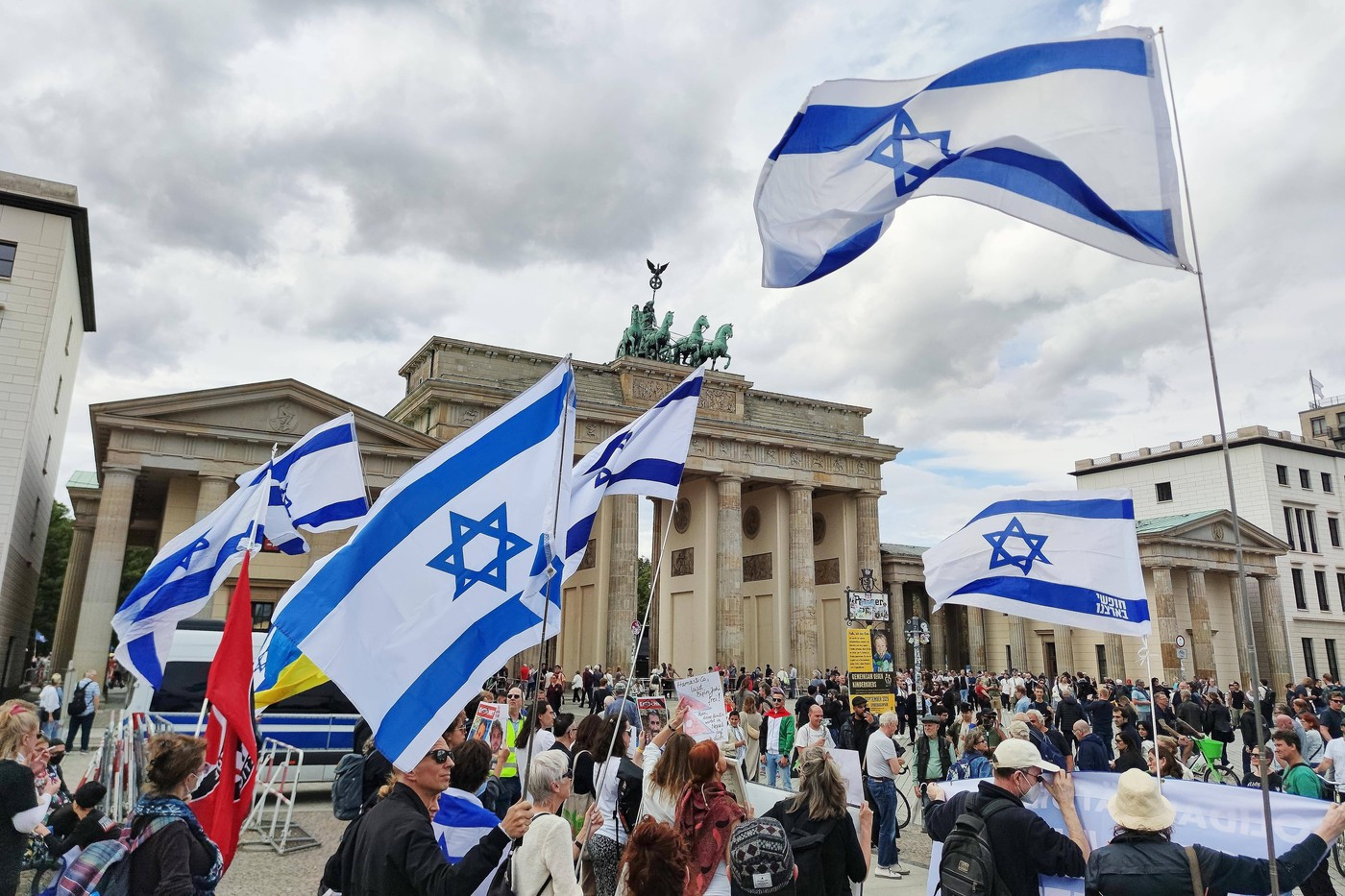 "Toate războaiele sunt o crimă". Cel puţin 12.000 de oameni au participat la Berlin la un miting pro-Gaza. GALERIE FOTO