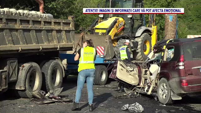 Accident grav pe Transalpina. O mașină a intrat pe contrasens, în curbă, și s-a izbit de un camion: ”A venit cu viteză”