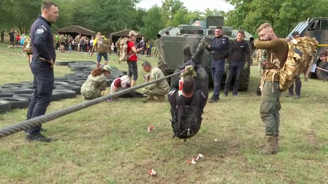 Sute de civili s-au "înrolat" într-o întrecere plină de adrenalină, la Iași. Participanții au testat antrenamentul militar