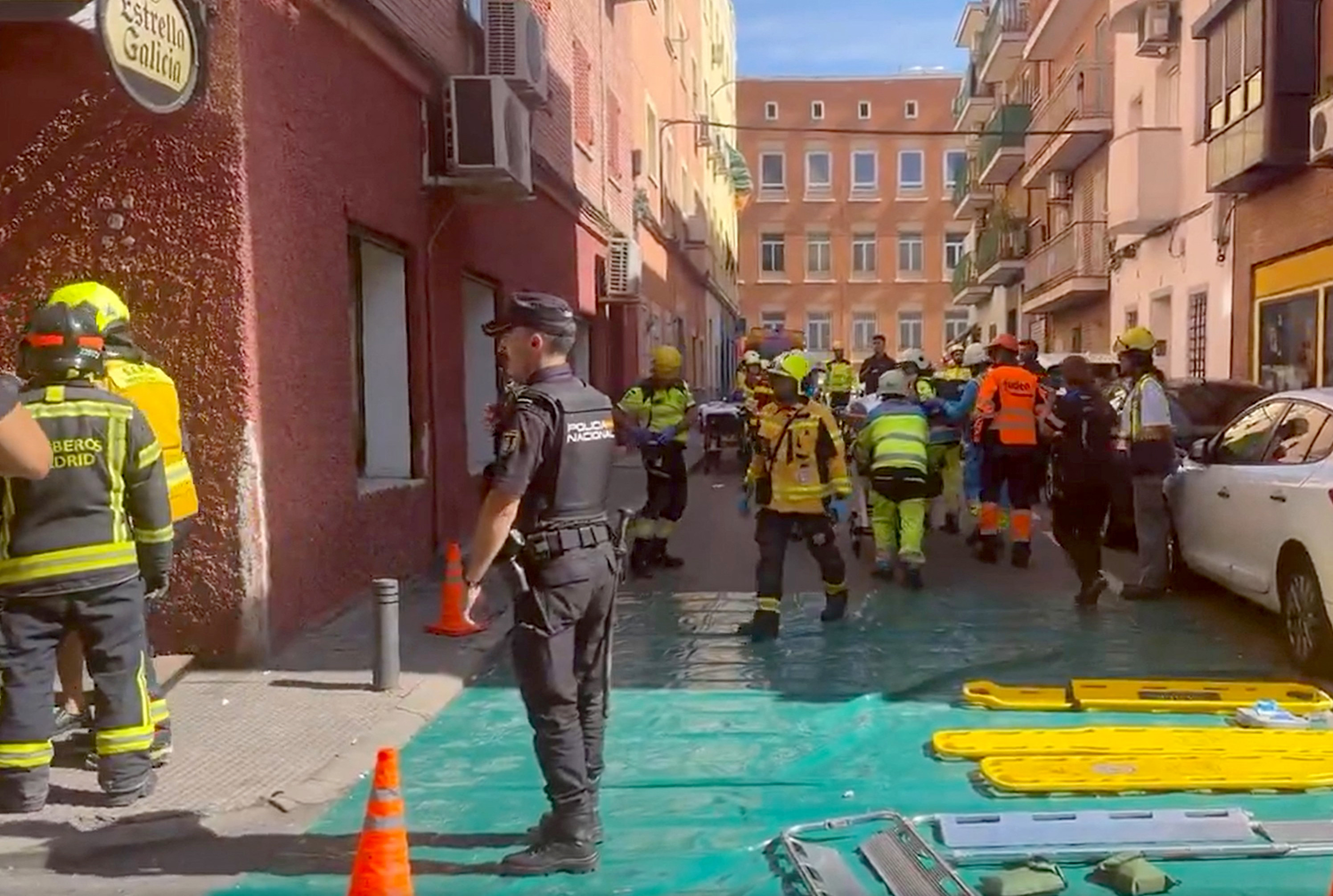 Un cadavru a fost găsit sub dărâmăturile barului care a explodat la Madrid