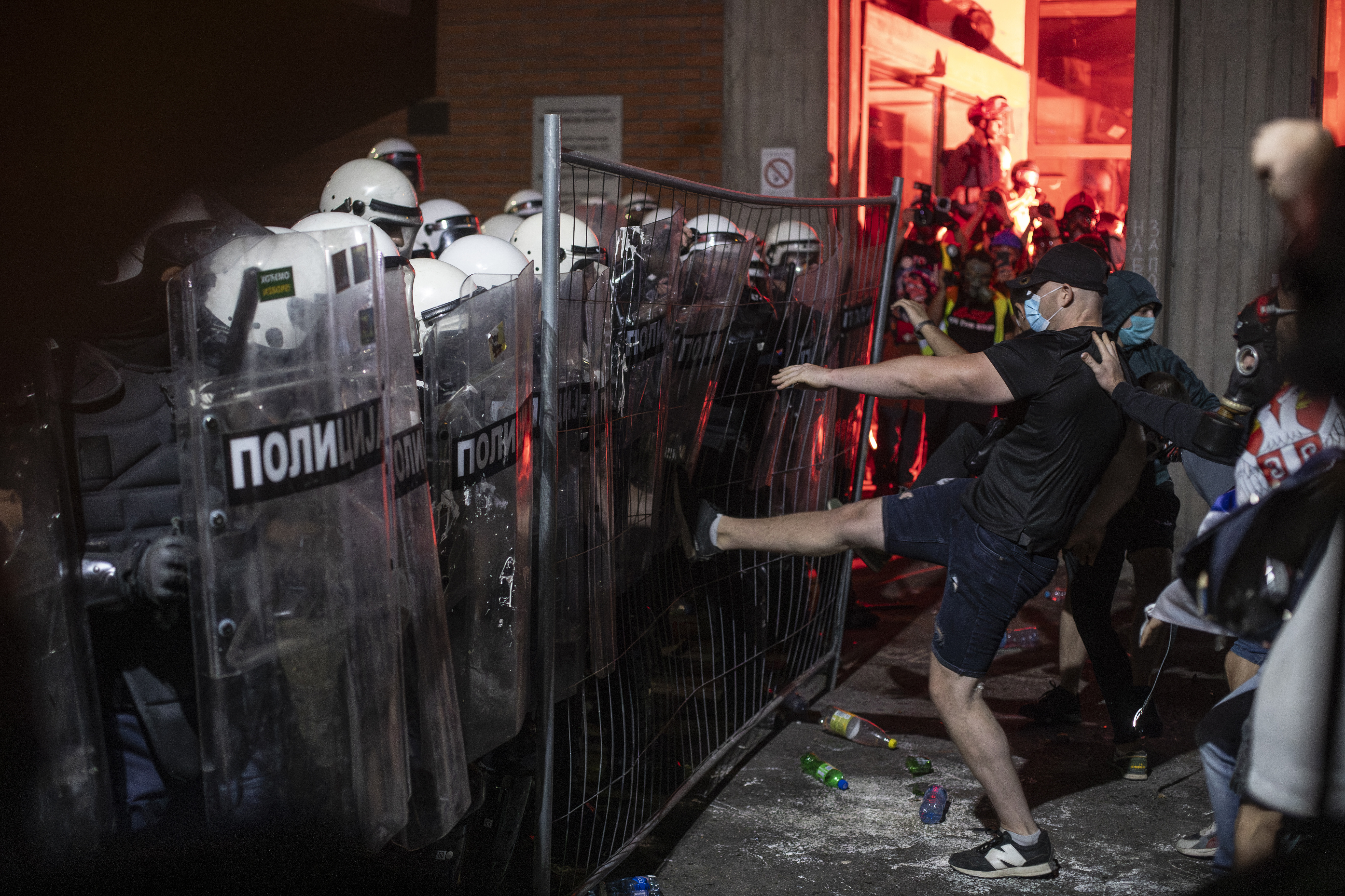 Spionajul rus susține că UE pregătește un „Maidan” în Serbia ca să îl dea jos pe Vucic, „după un scenariu repetat”