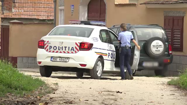 Un bărbat a acceptat să le schimbe unor tineri bancnotele de 500 de euro în lei. Cei doi au fost apoi reținuți