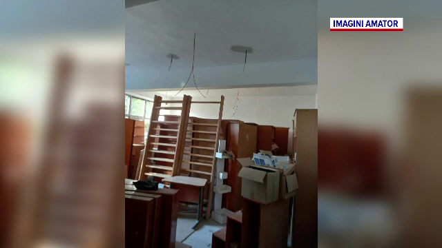 Elevi din Galați învață într-o școală aflată încă în șantier. Părinții au fost chemați la curățenie, deși primăria are bani