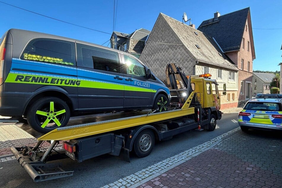 Un bărbat care și-a tunat duba și s-a lăudat pe Facebook a rămas fără ea. Poliția germană i-a confiscat-o