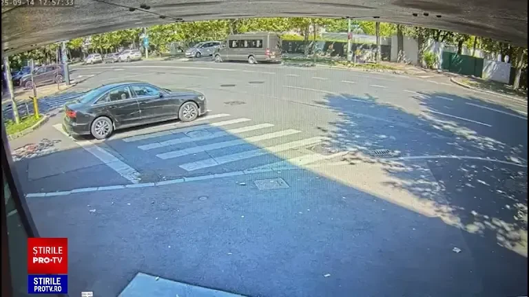 Momentul accidentului în care a fost implicat fiul lui Ilie Dumitrescu. O persoană a fost rănită | VIDEO