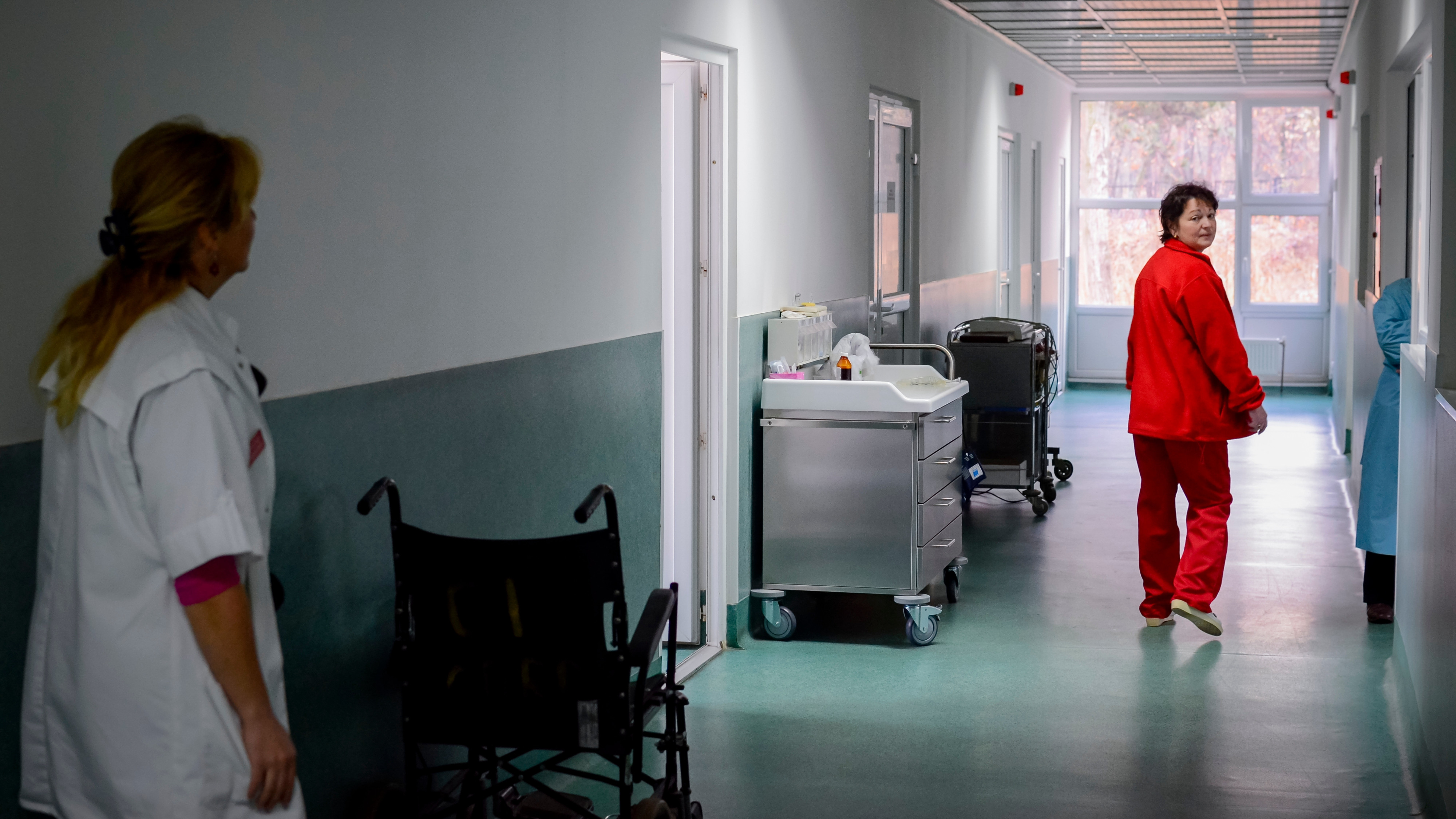 Gărzile medicilor ar putea fi recunoscute ca vechime la pensie. Ce prevede proiectul aflat în Parlament