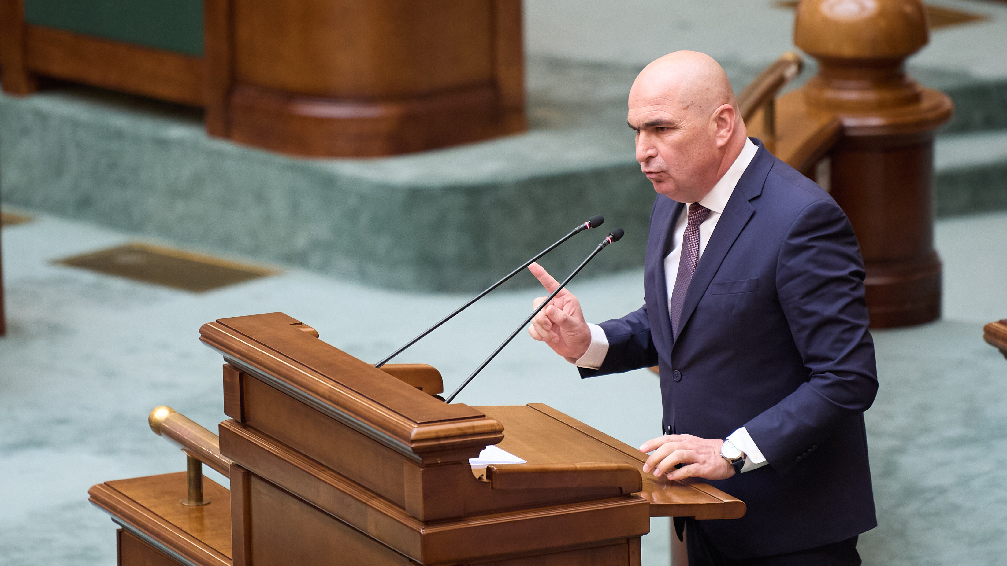 Premierul Bolojan avertizează: Dacă nu reducem cheltuielile, TVA-ul ar putea să fie majorat din nou