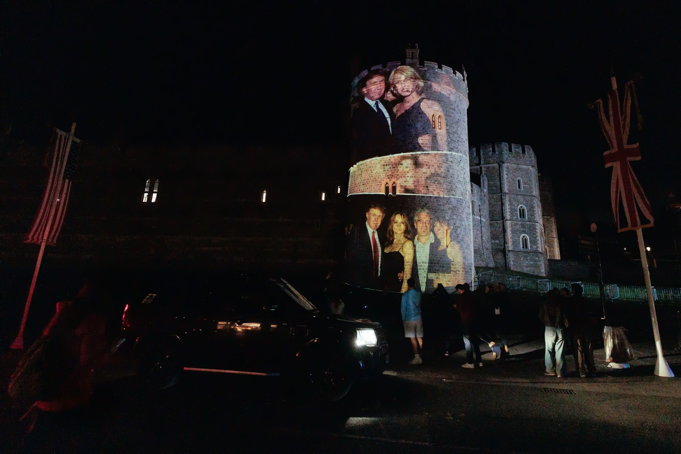 Imagini cu Trump și Epstein, proiectate pe Castelul Windsor înaintea vizitei oficiale. Patru activiști, arestați. FOTO