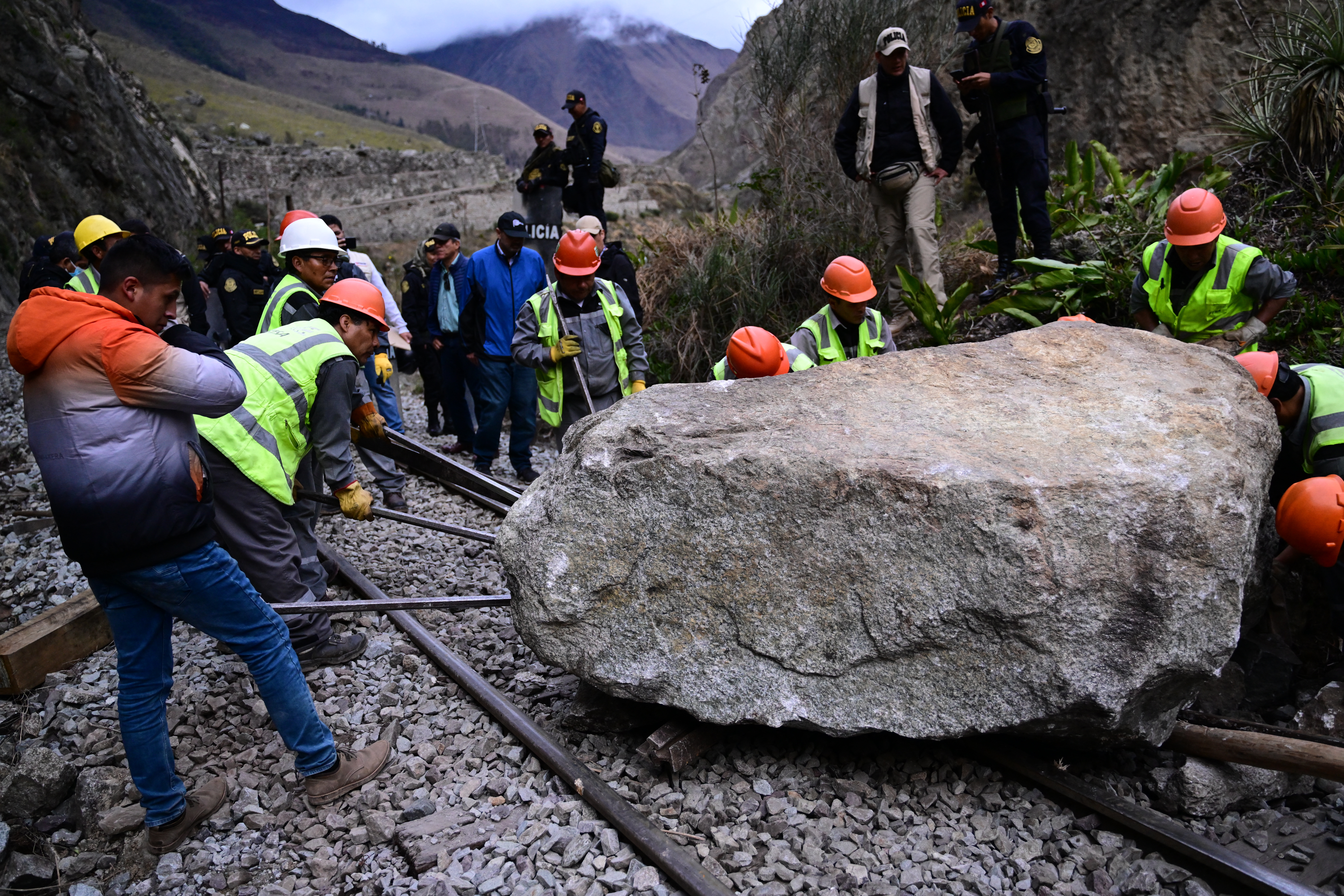 Peru a evacuat 1.400 de turişti din Machu Picchu, în urma unor proteste. Cererile locuitorilor. FOTO
