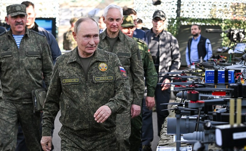 Vladimir Putin a apărut pe teren la exercițiile Zapad. Soldații s-au antrenat pentru lansarea armelor nucleare din Belarus