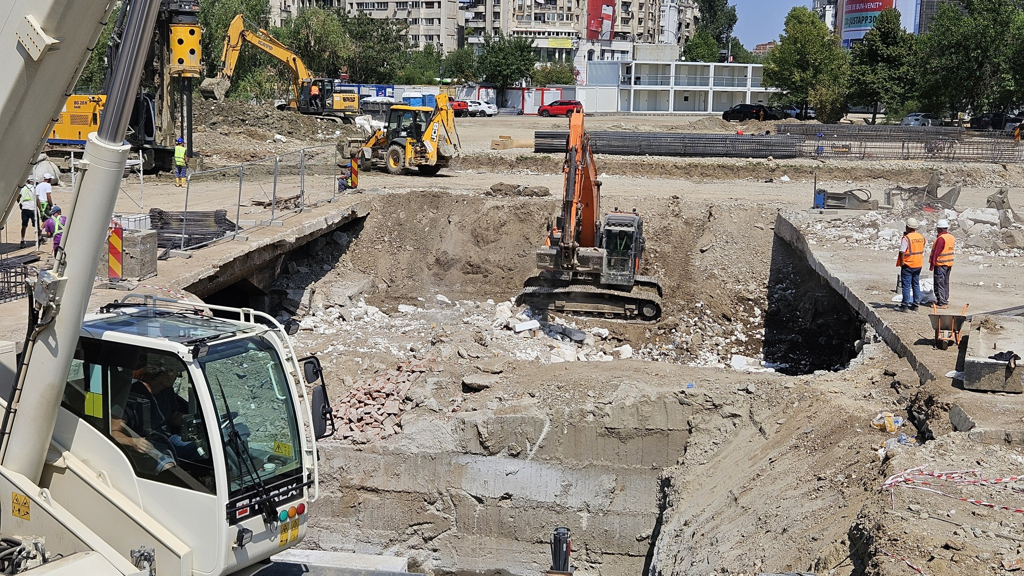 Primăria Sectorului 4 București anunță că nu au fost sistate lucrările de la Planşeul Unirii. Arheologii cercetează zona