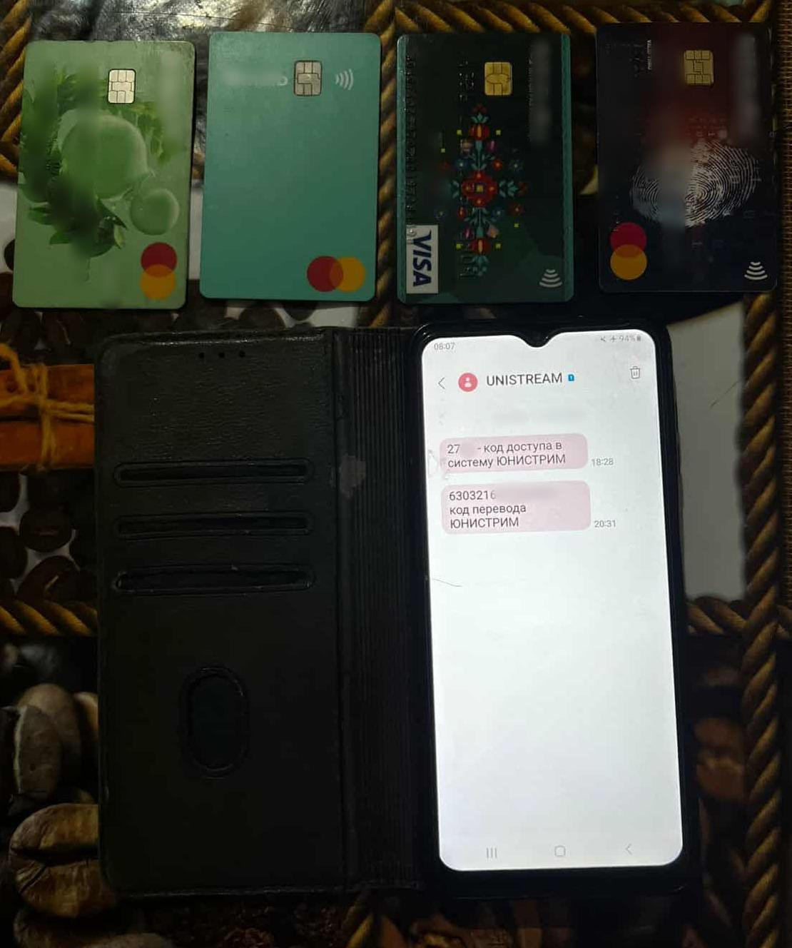 Zeci de percheziţii au loc din nou în Republica Moldova în legătură cu finanţarea ilegală a partidelor. FOTO