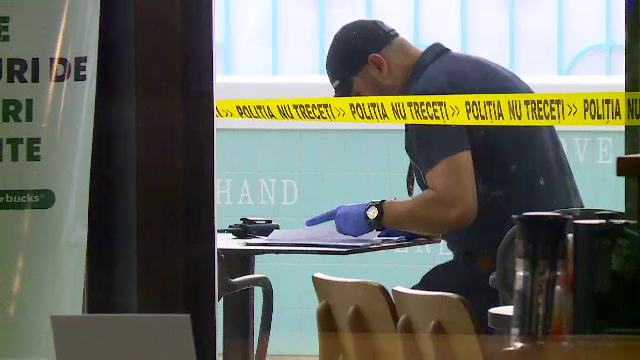 Bărbatul înjunghiat cu propria armă într-un mall din București era monitorizat electronic. Brățara s-a declanșat în frizerie