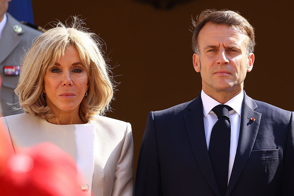 Emmanuel și Brigitte Macron vor aduce „dovezi științifice” în instanță pentru a demonstra că Prima Doamnă este femeie