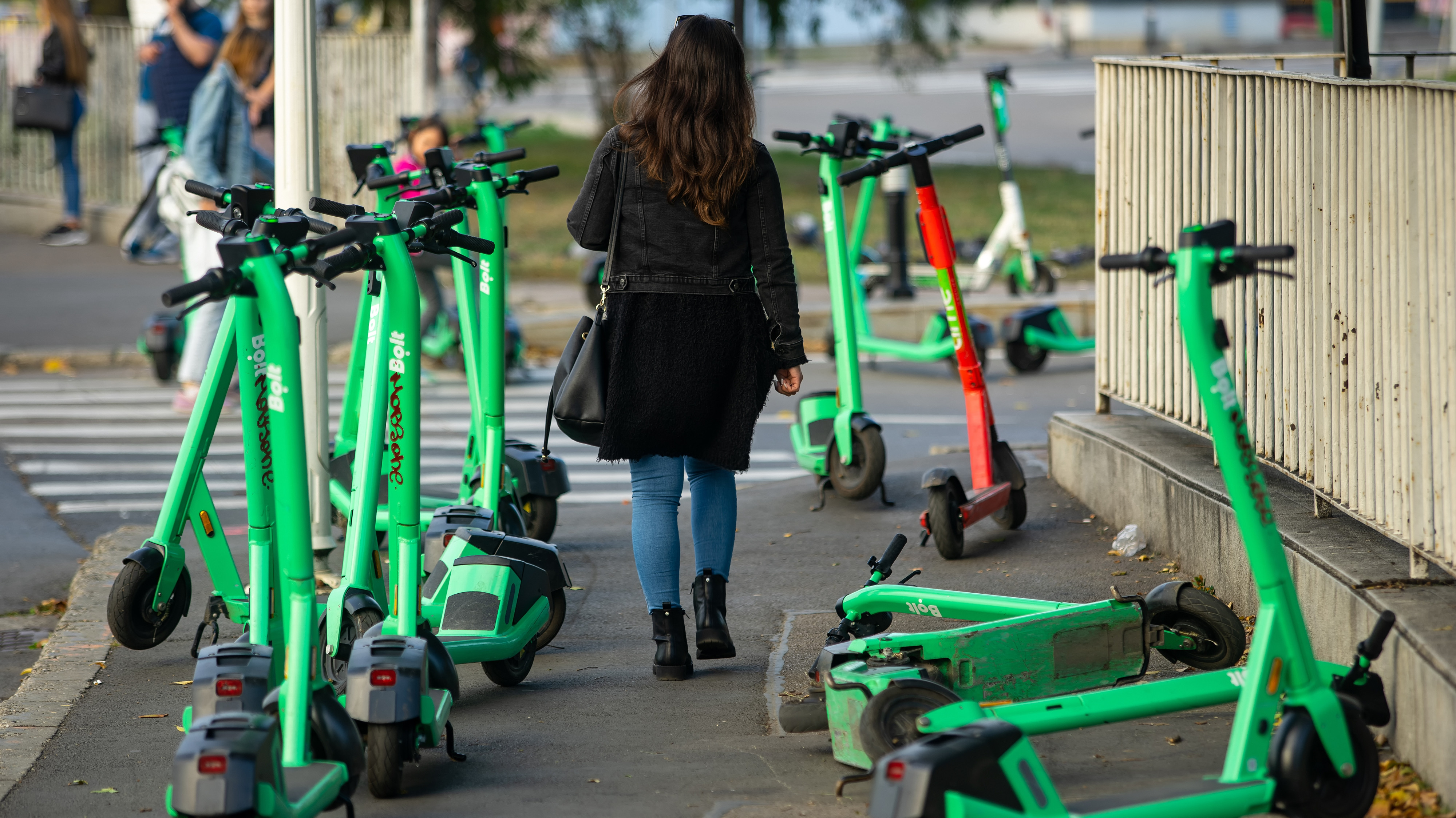 Trotinetele electrice închiriate în Piatra-Neamț au fost interzise. Municipalitatea a reziliat contractul