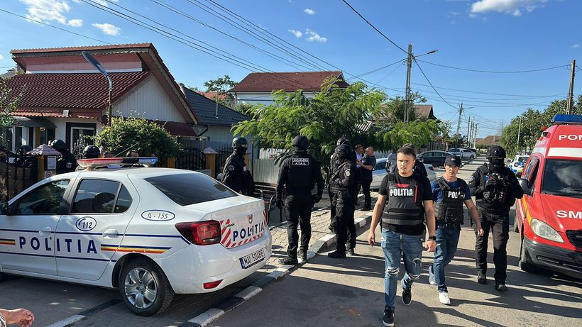 Și-a înjunghiat mortal fratele pentru o palmă de pământ, la Țăndărei. Scandalul a dus la intervenția trupelor speciale