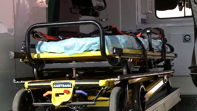 Bătrân de 85 de ani, în stare gravă după ce fost scăpat de pe o targă în timpul unui transfer între spitale, în Prahova