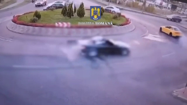 Doi șoferi teribiliști filmați în Târgoviște au rămas fără permise. Au luat la rând două intersecții