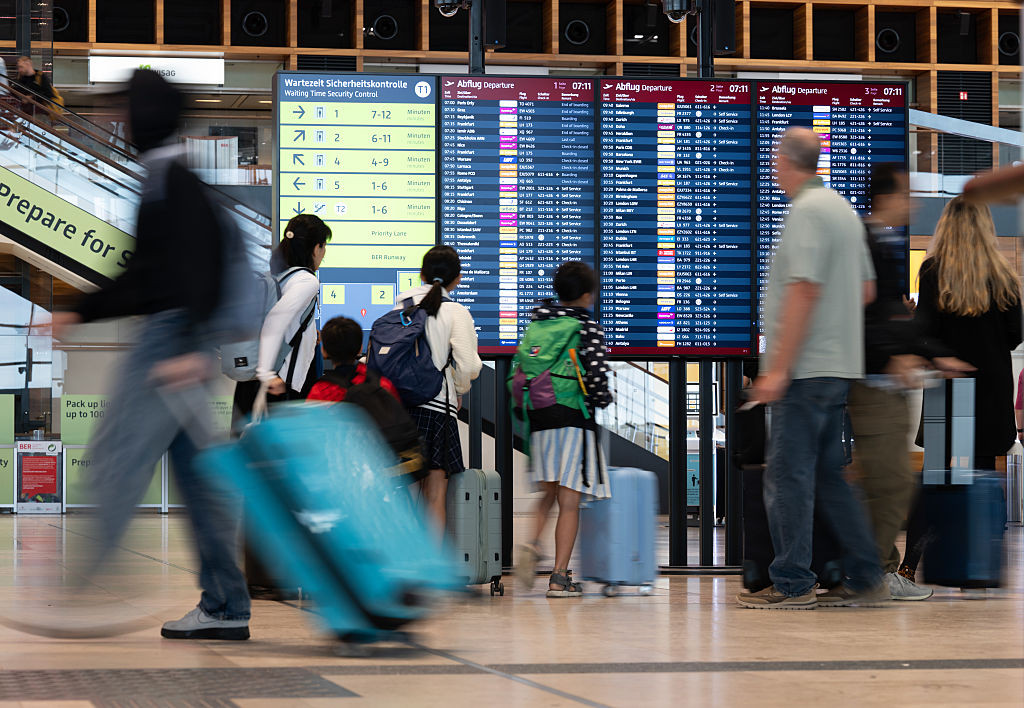 Aeroporturile din Berlin și Bruxelles, atacate cibernetic. „Probleme tehnice” anunțate și pe Heathrow, din Londra