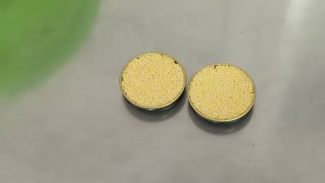 Caviarul alb din România cucerește piețele internaționale. Delicatesa rară este mai scumpă și mai fină decât cel negru