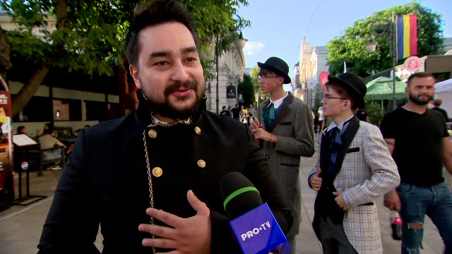 Strada Lăpușneanu din Iași a devenit un festival al artei în aer liber. Costume de epocă și parade