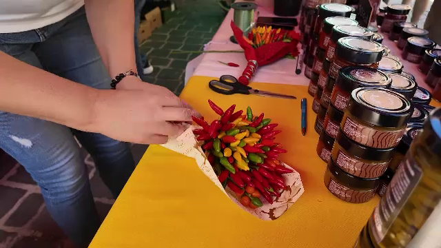 Festival de chili în centrul Brașovului: sosuri "ucigașe", înghețată cu ardei iuți și ciorbă mexicană