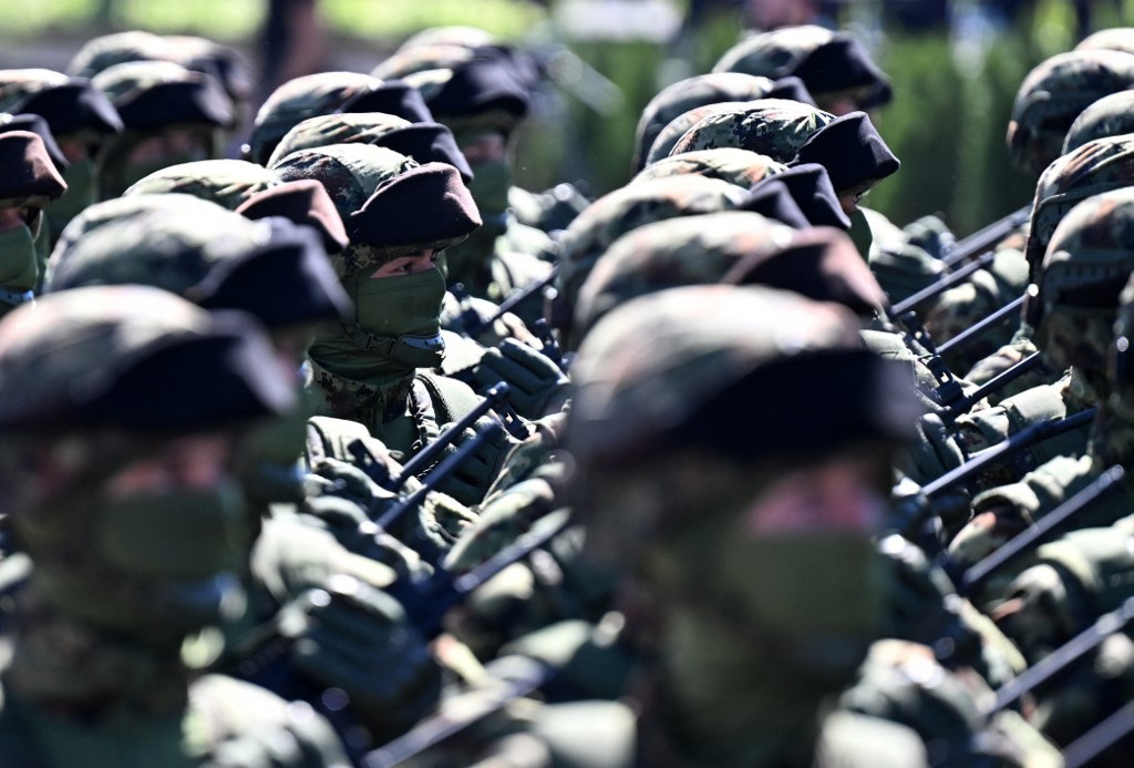 Serbia a organizat o paradă militară de amploare, descrisă drept „cea mai mare demonstrație de forță militară a țării” | FOTO