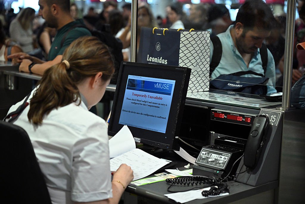 Compania vizată de atacul cibernetic care a provocat haos pe aeroporturile din Europa semnase un contract cu NATO