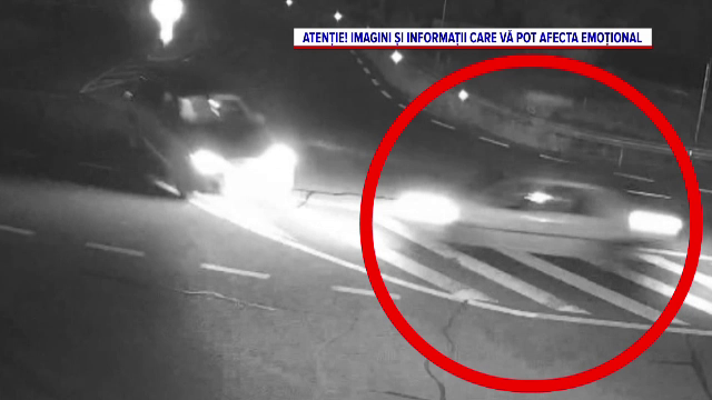 Momentul în care o mașină cu doi tineri ia foc pe o stradă din Bihor, după ce a fost lovită în plin de un alt autoturism