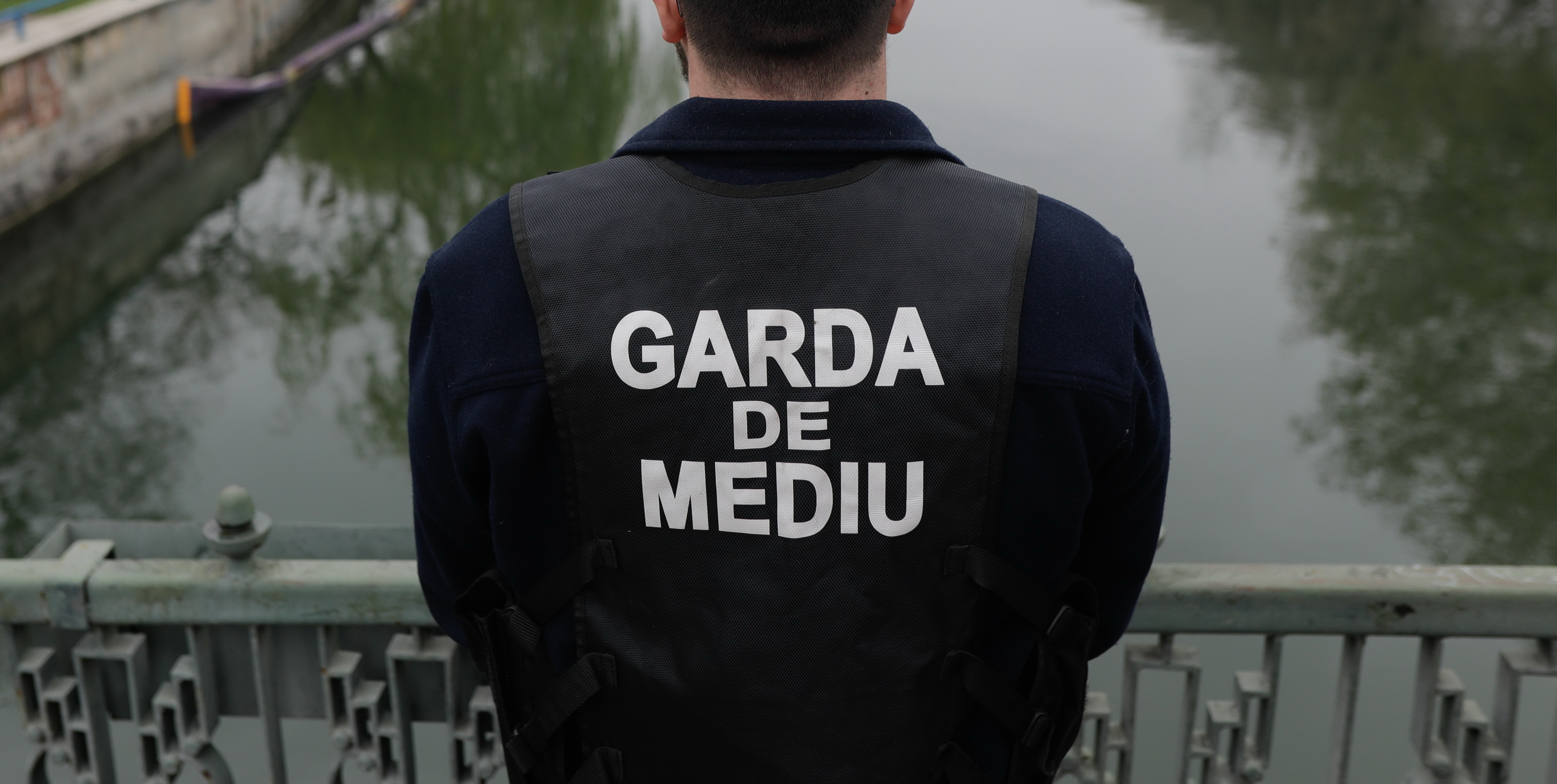 Fum dens şi flacără mare în zona Năvodari – Corbu. Garda de Mediu a amendat o firmă care extrage petrol