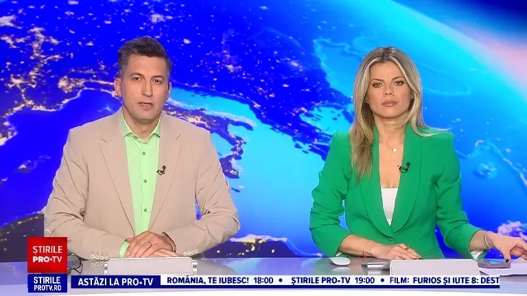 Ceremonie în memoria lui Charlie Kirk, organizată pe un stadion din Arizona. Donald Trump și JD Vance, printre participanți