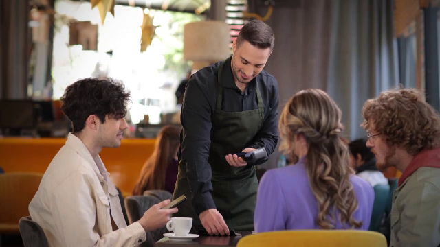 Transferurile bancare devin mai simple. Prin RoPay trimitem și primim bani instant între bănci doar cu numărul de telefon